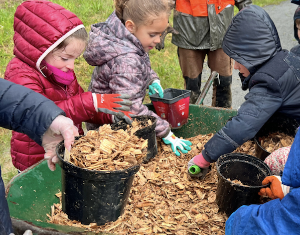 Plantation d’une mini-forêt sur le parcours sensoriel de Diapason ! 