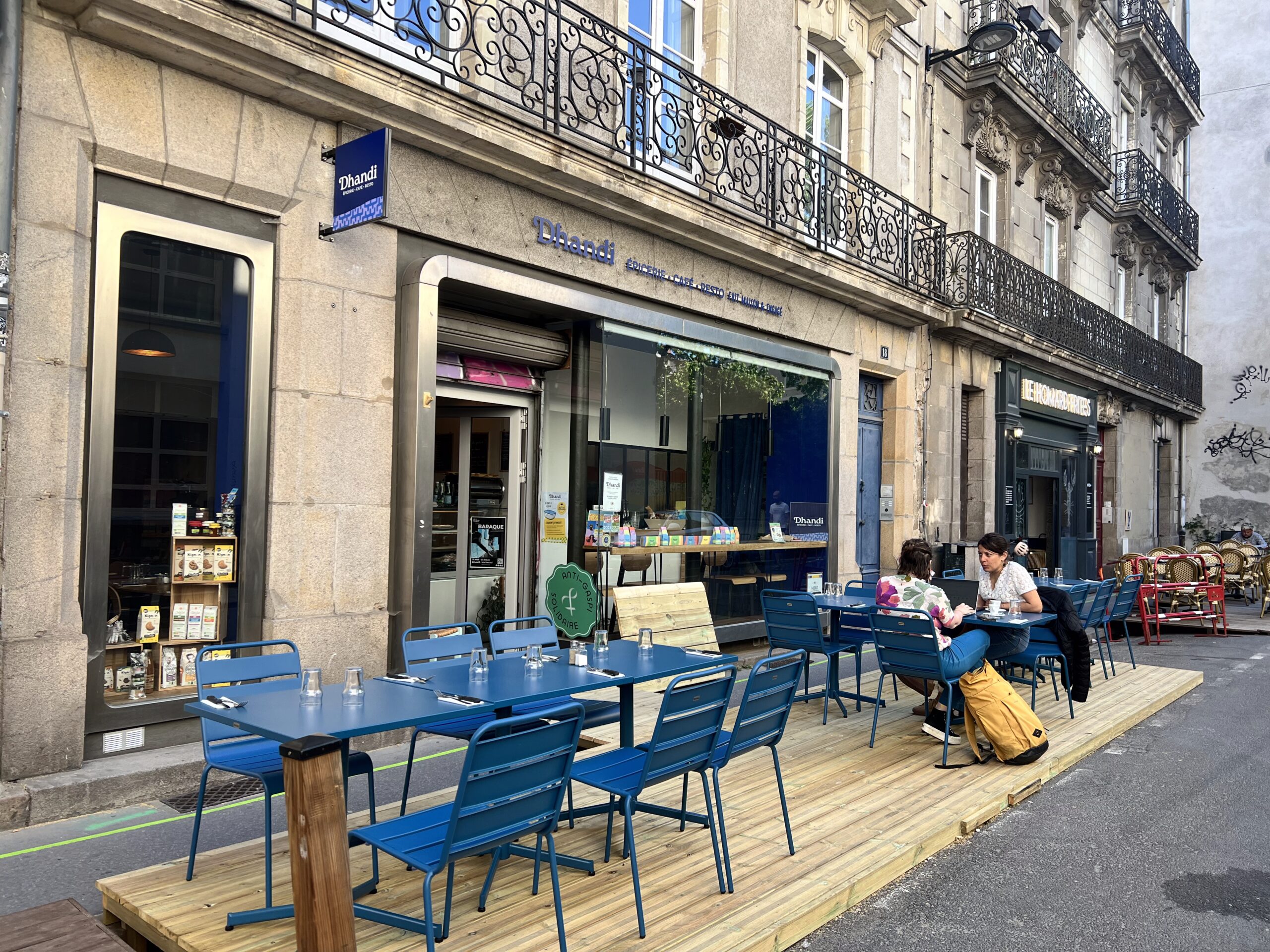 Rendez-vous chez Dhandi Nantes, épicerie-café-resto solidaire et goumande au coeur de la ville !