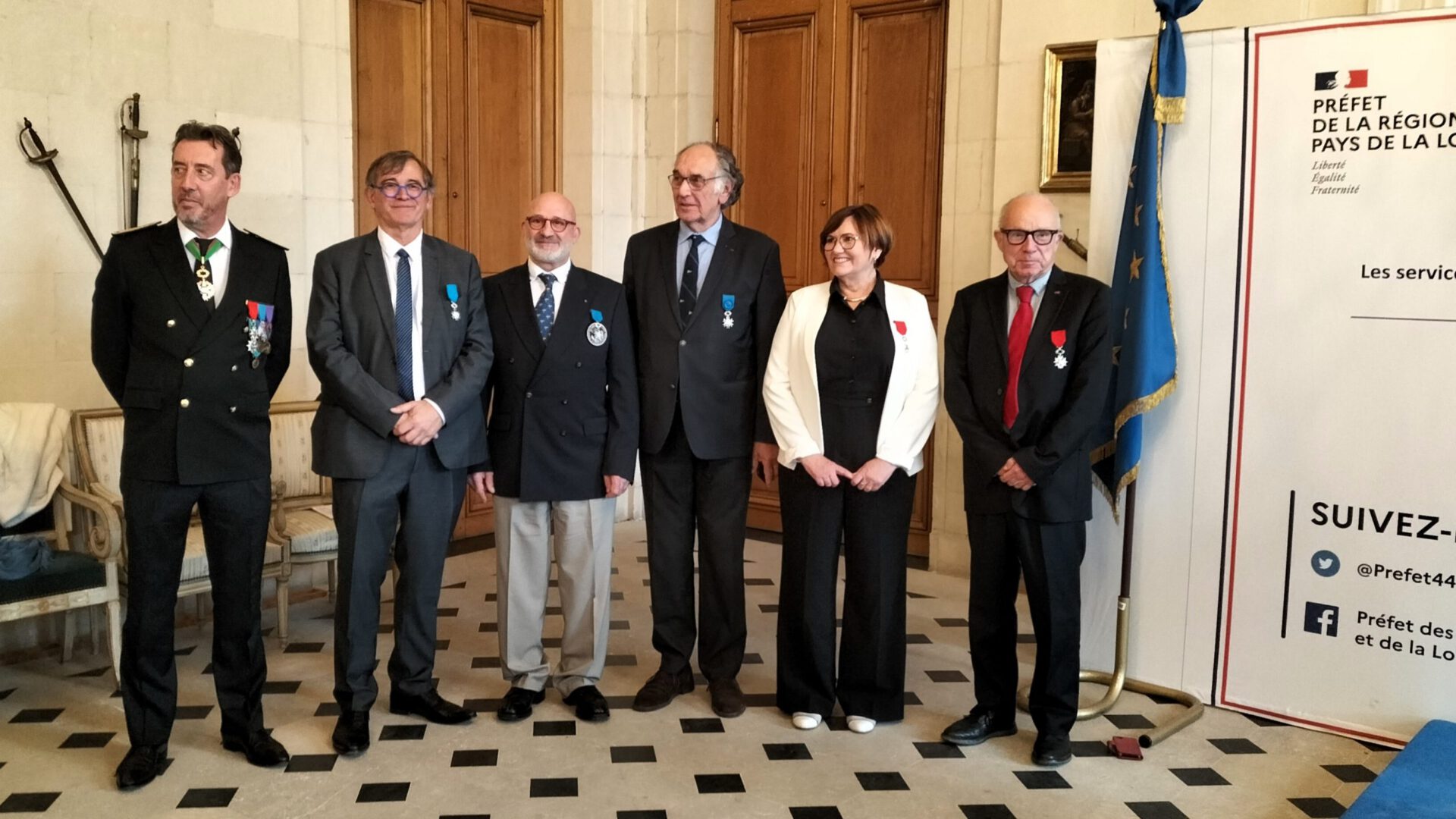 Remise des insignes de chevalier de l’Ordre national du Mérite à Marc Marhadour